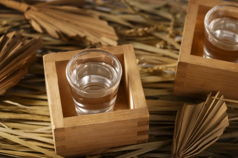 high angle cups with sake drink Web H